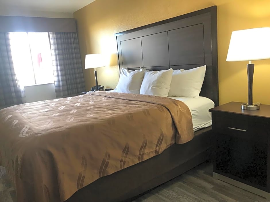 Quality Inn & Suites near Downtown Mesa