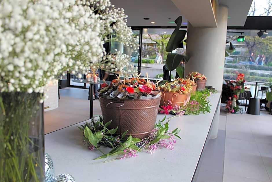 Midnight Hotel, Autograph Collection