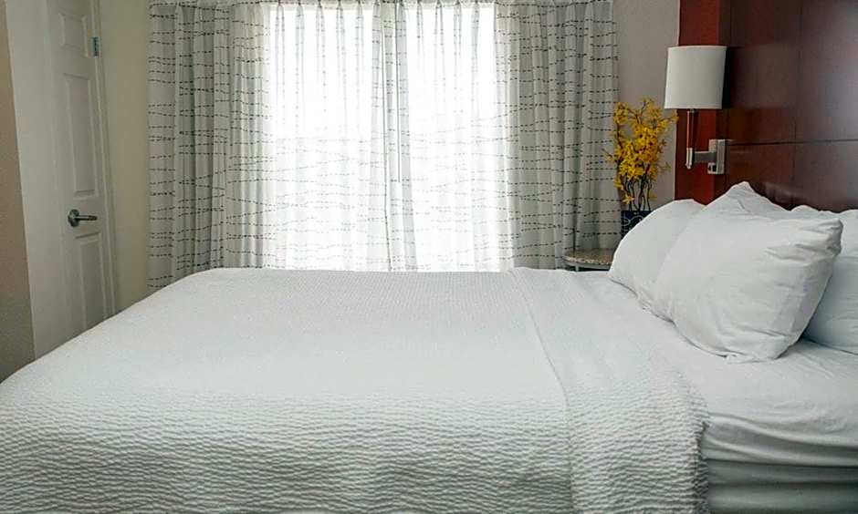 MainStay Suites Appleton Airport - Fox River Mall Area