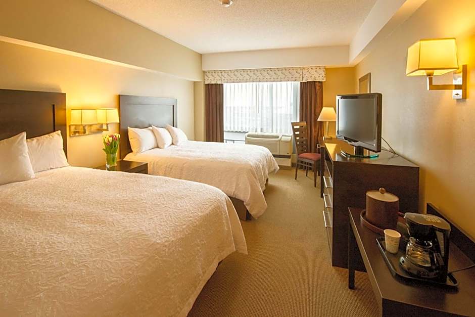 Hampton Inn By Hilton And Suites At Boston Crosstown Center