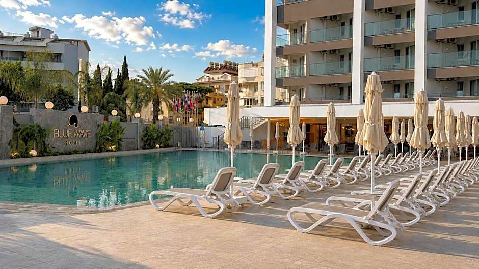 Blue Wave Suite Hotel