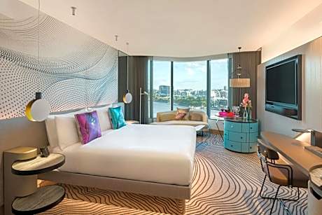 King Room with River View – Superior King