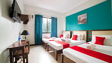 RedDoorz Plus near Rizal Junction