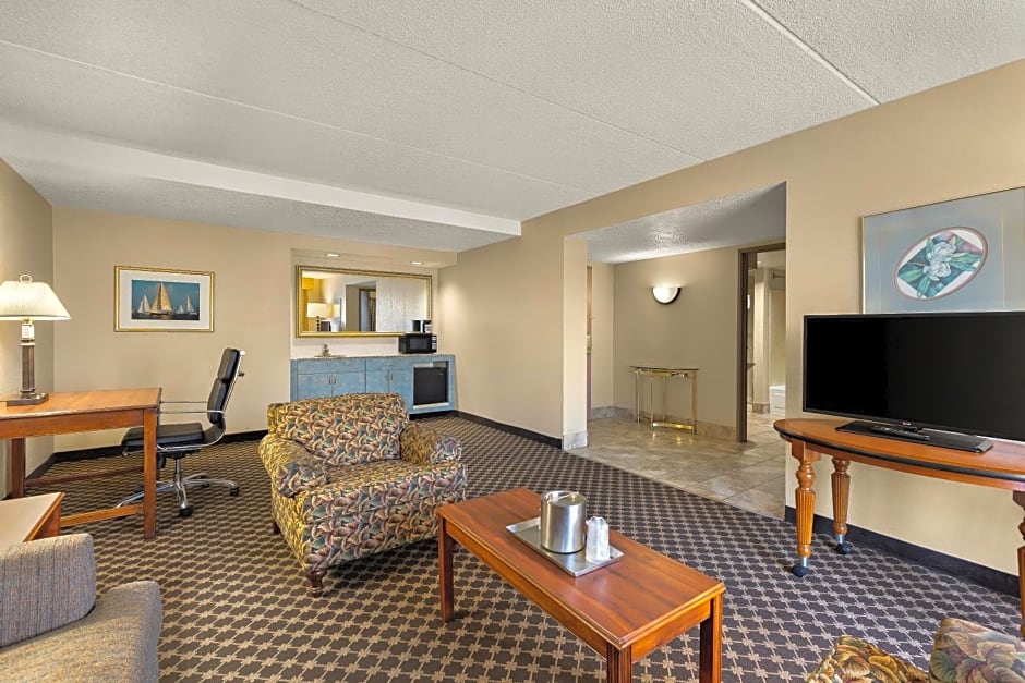 Hotel RL Cleveland Airport West