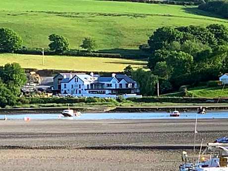 The Teifi Waterside Hotel