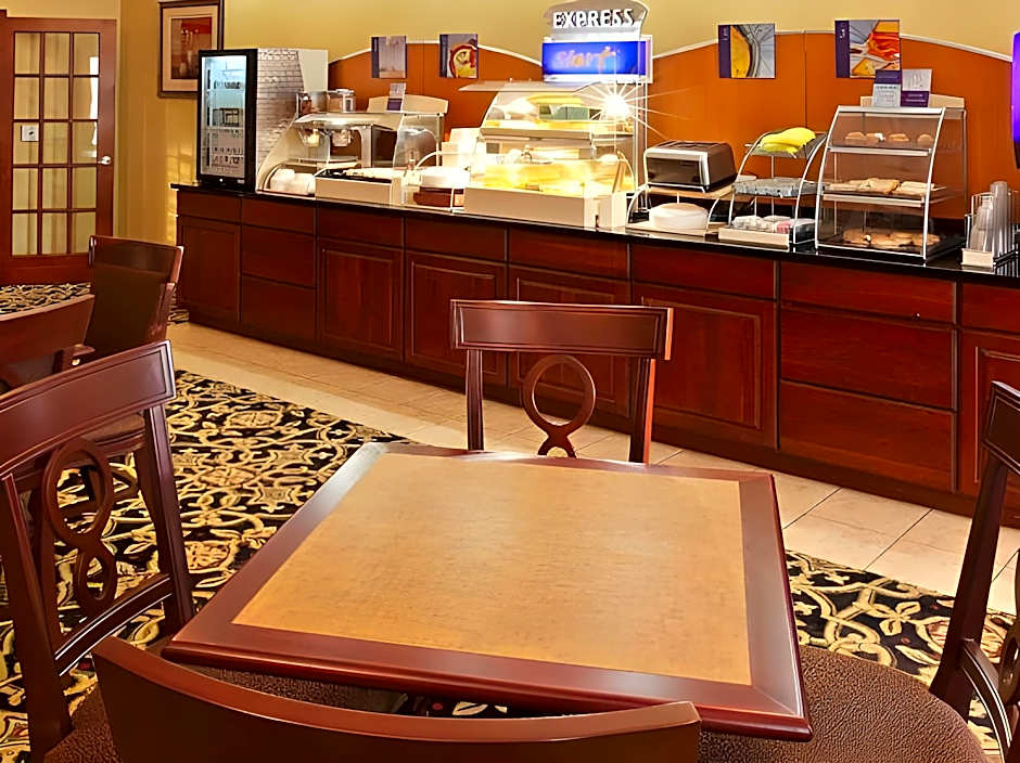 Holiday Inn Express Hotel & Suites Clarksville By IHG