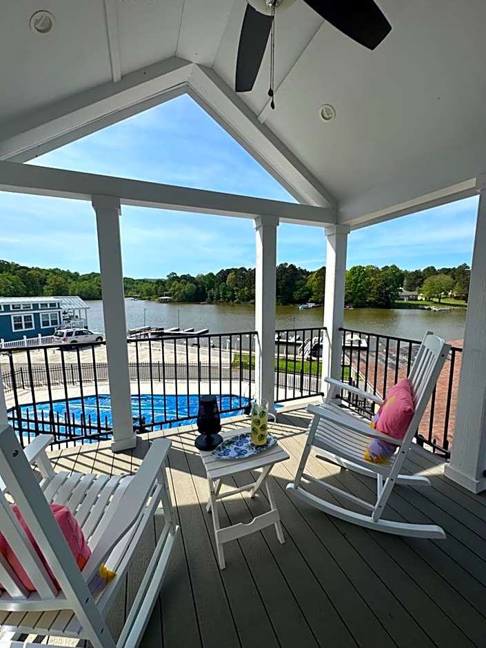 Tiny Lakeside Retreat