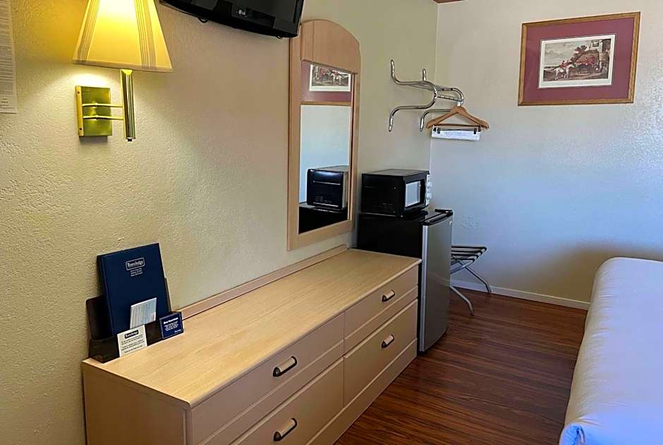 Travelodge by Wyndham Holbrook