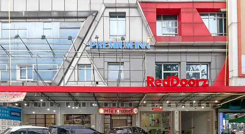 RedDoorz Plus @ Cemara Asri Medan