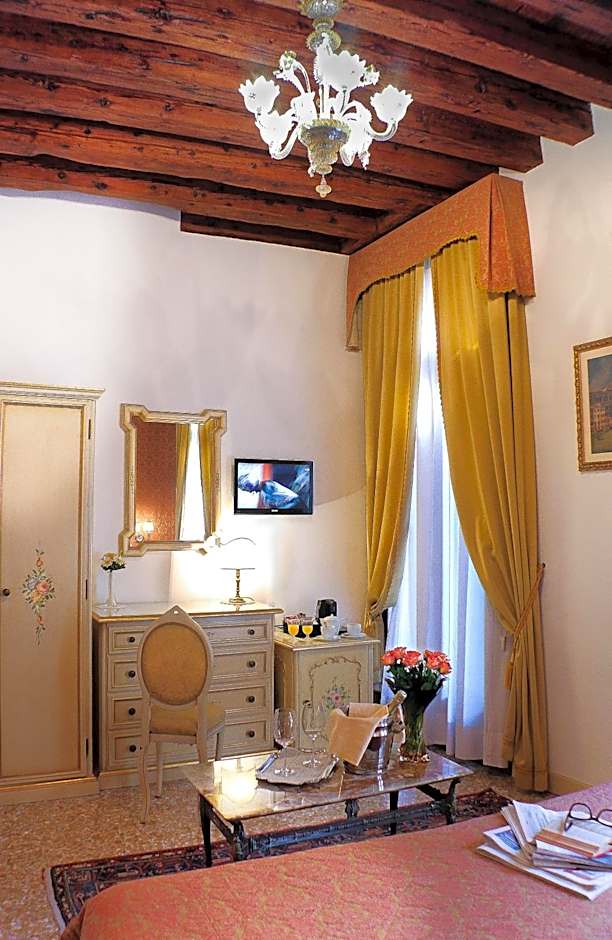 Apostoli Palace