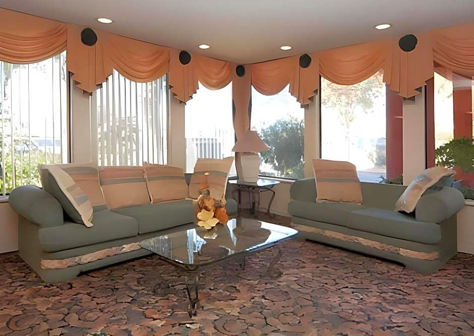 Days Inn by Wyndham Gilroy