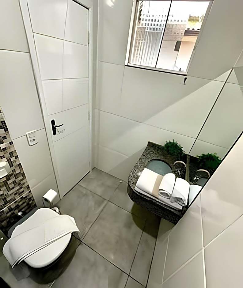 Casa grande - 3 Suítes e Piscina - Próx. ao Centro