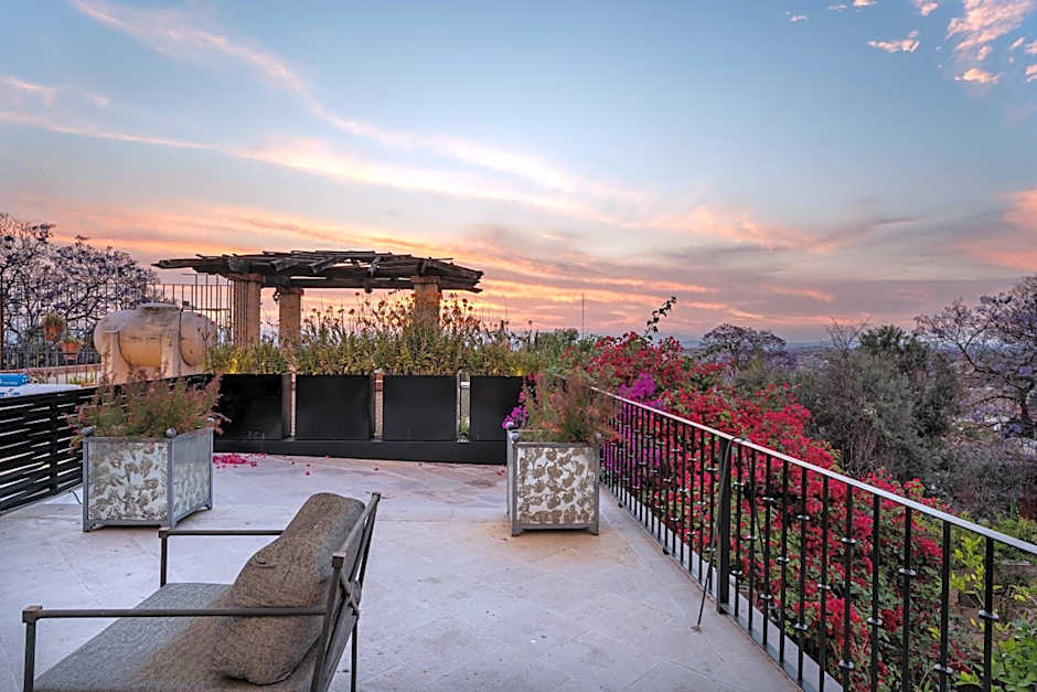 Villa Garita, 6BR Designer Villa with Heated Pool in Centro