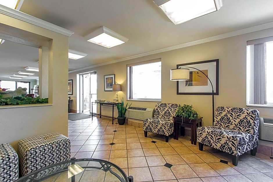 Econo Lodge Inn & Suites Joplin