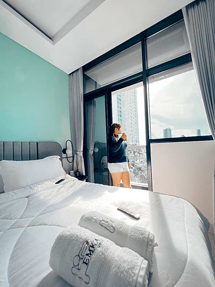 EMKA Lodge studio room the vertu apartemen ciputra world surabaya