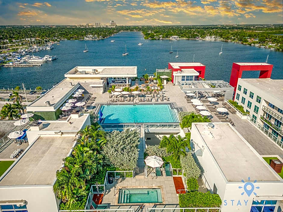 New Studio - Hollywood Beach Bliss for 2