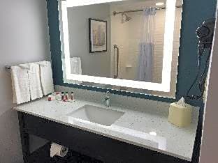 Clarion Pointe OKC Airport