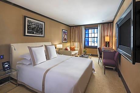 Deluxe King Room with Street View