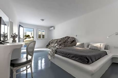 Stone Suite with Side Sea View