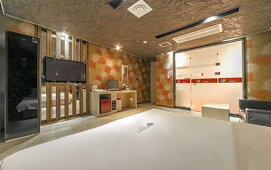 Potato Motel