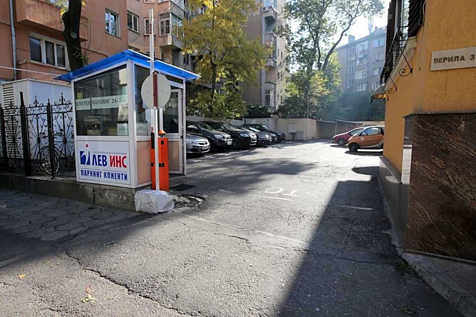 Hotel & Restaurant The House