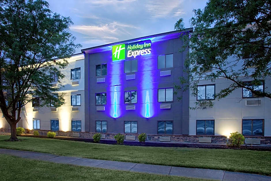 Holiday Inn Express Brookpark-Cleveland Airport Hotel By IHG