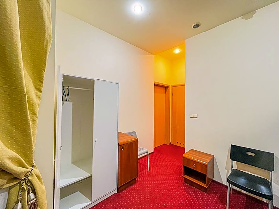 Fry House Hostel - 15min to Dworzec Zachodni, 5min to Klub Progresja
