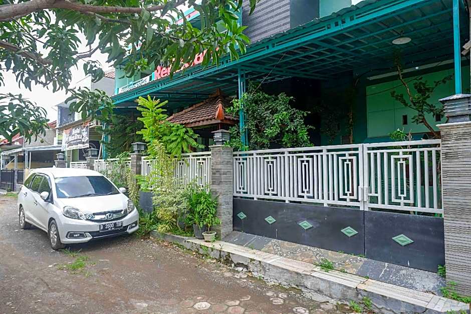 RedDoorz Syariah near RS Mitra Siaga