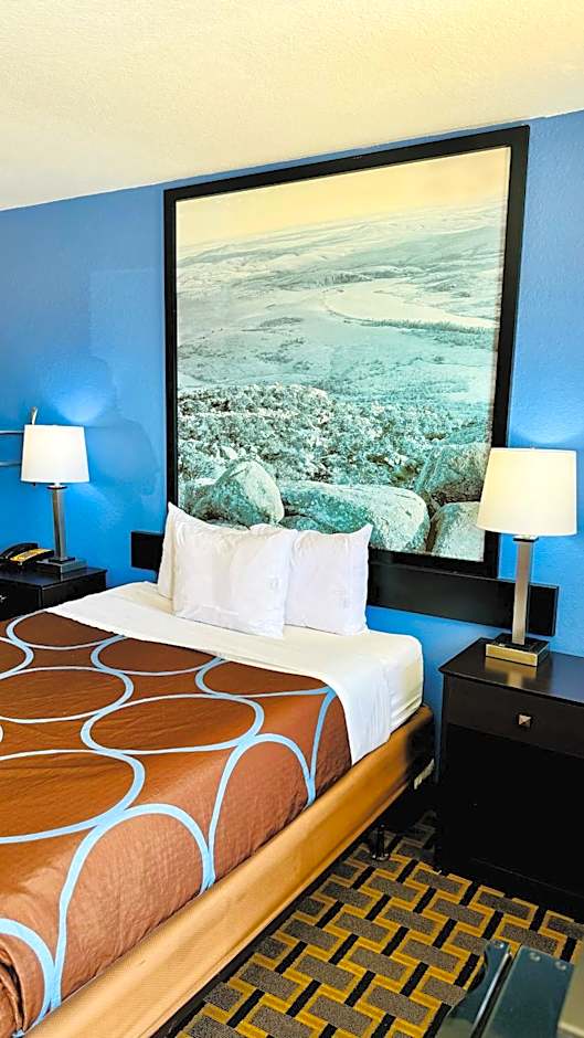 Super 8 by Wyndham Henryetta