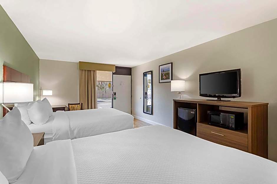 Quality Inn & Suites St Augustine Beach Area