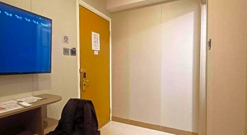 Holiday Hotel