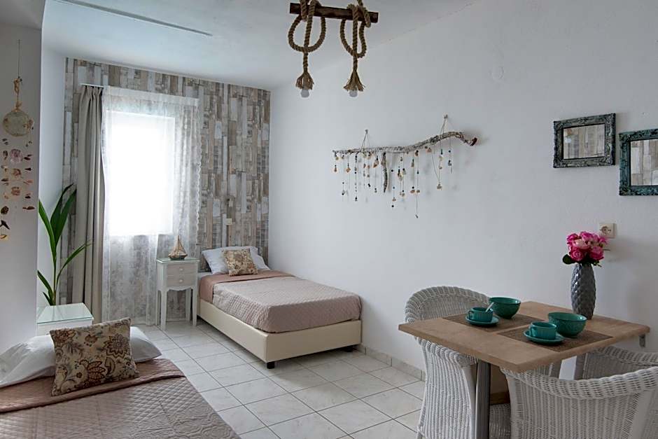 Silver Sun Studios & Apartments