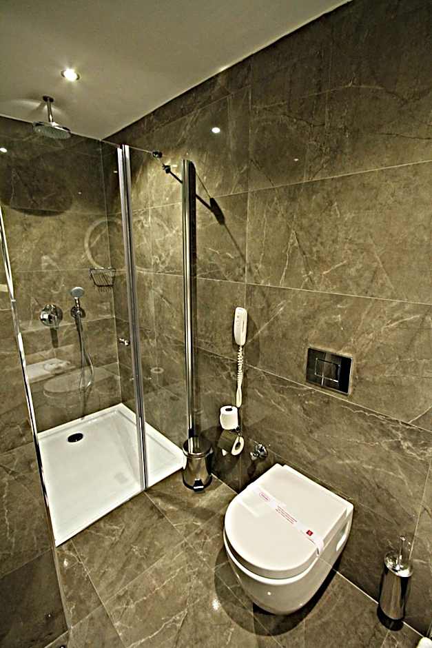 B Business Hotel & Spa