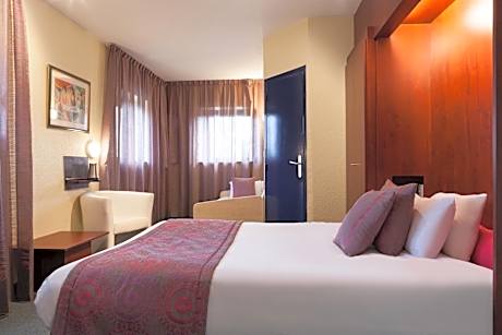 Triple Room with Three Single Beds