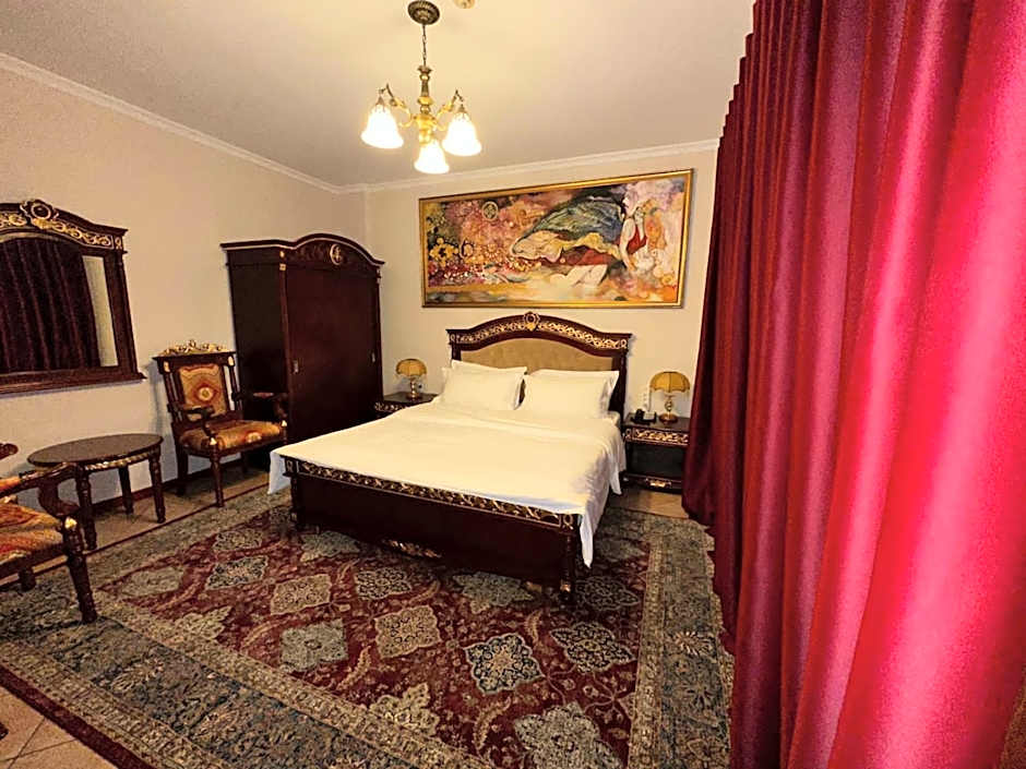 Dinasty Hotel