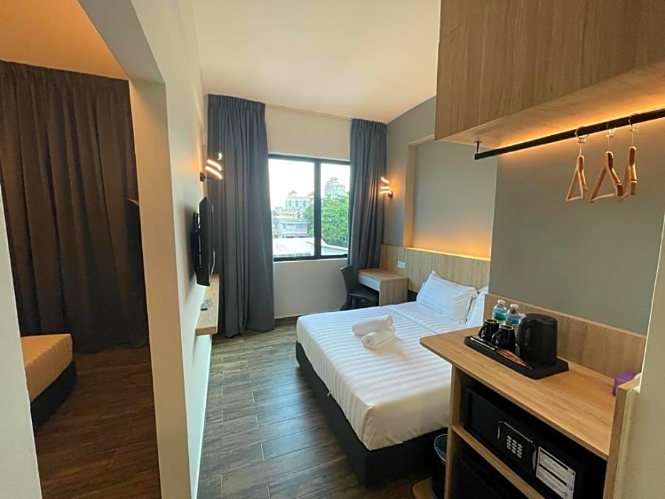 DJ Citi Plaza Hotel & Suites