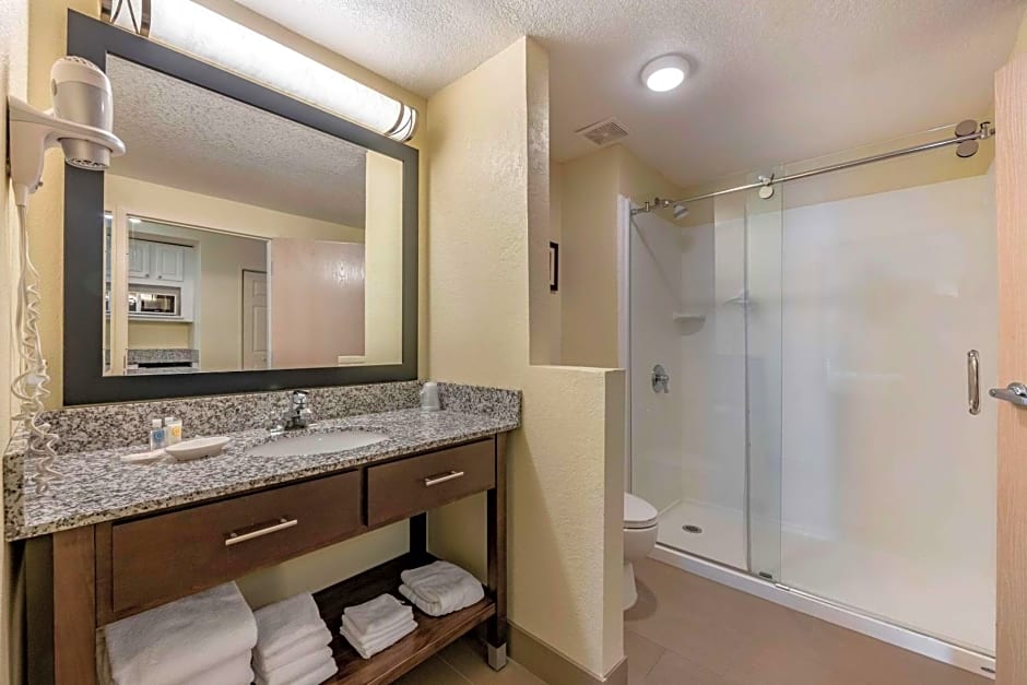 Comfort Suites Maingate East