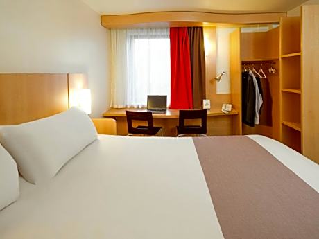 Room with 1 double bed equipped with the new be dding