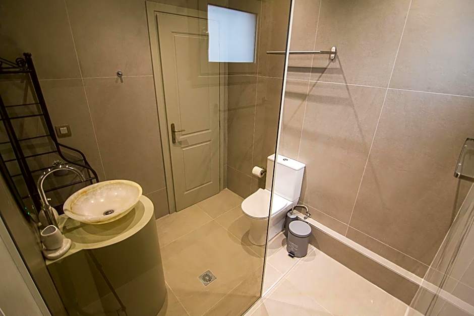 IO Luxury Pool & Hot Tub Suites