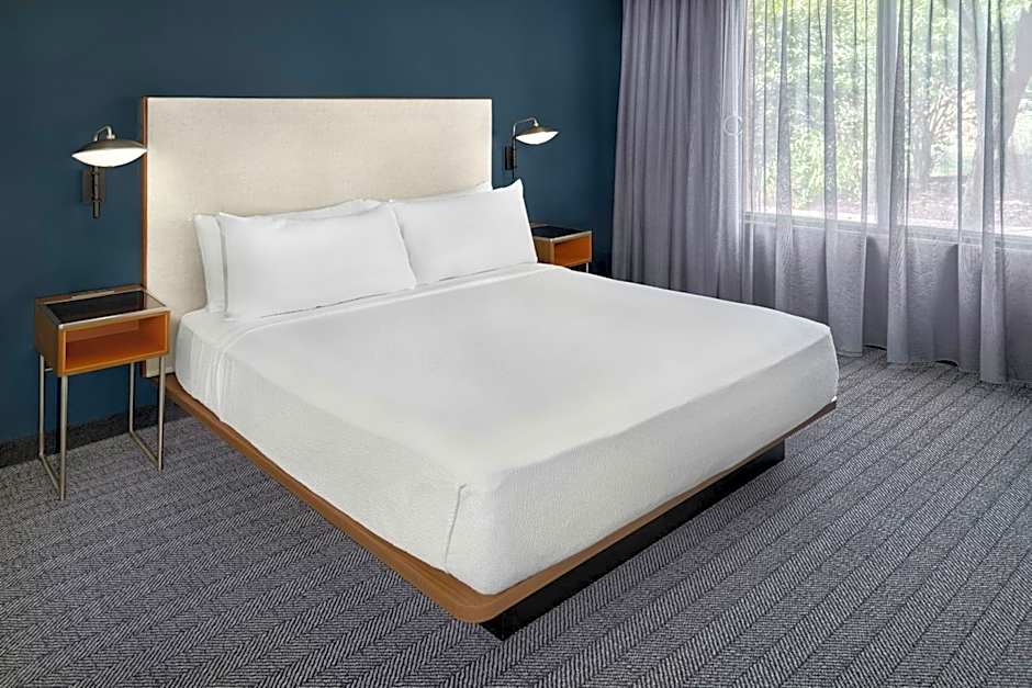 Courtyard by Marriott Kansas City Shawnee