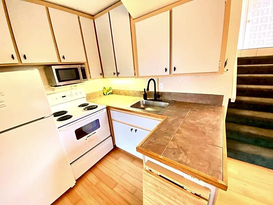 Beachfront 1 Bedroom Condo with Private Beach, Pool, Hot Tub