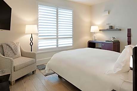 Queen Room with City View