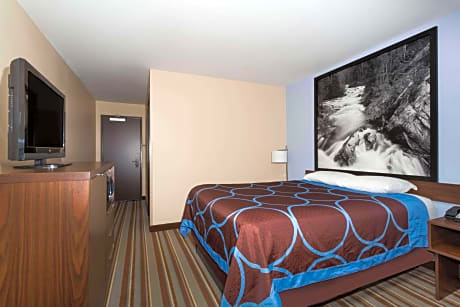 1 Queen Bed Second Floor Non-Smoking