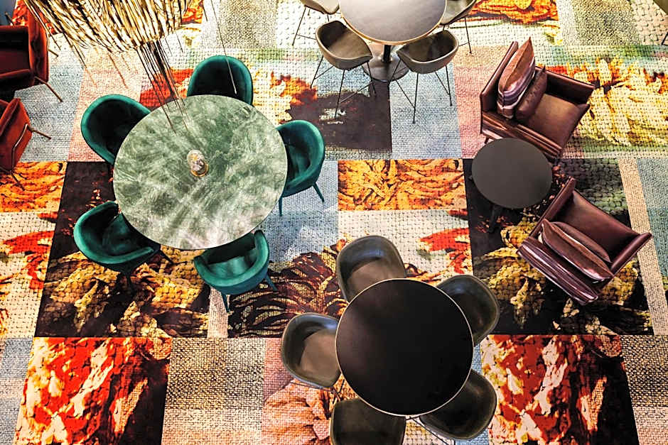 East Hotel and Apartments