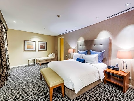Wentworth King Suite with Club Sofitel Access