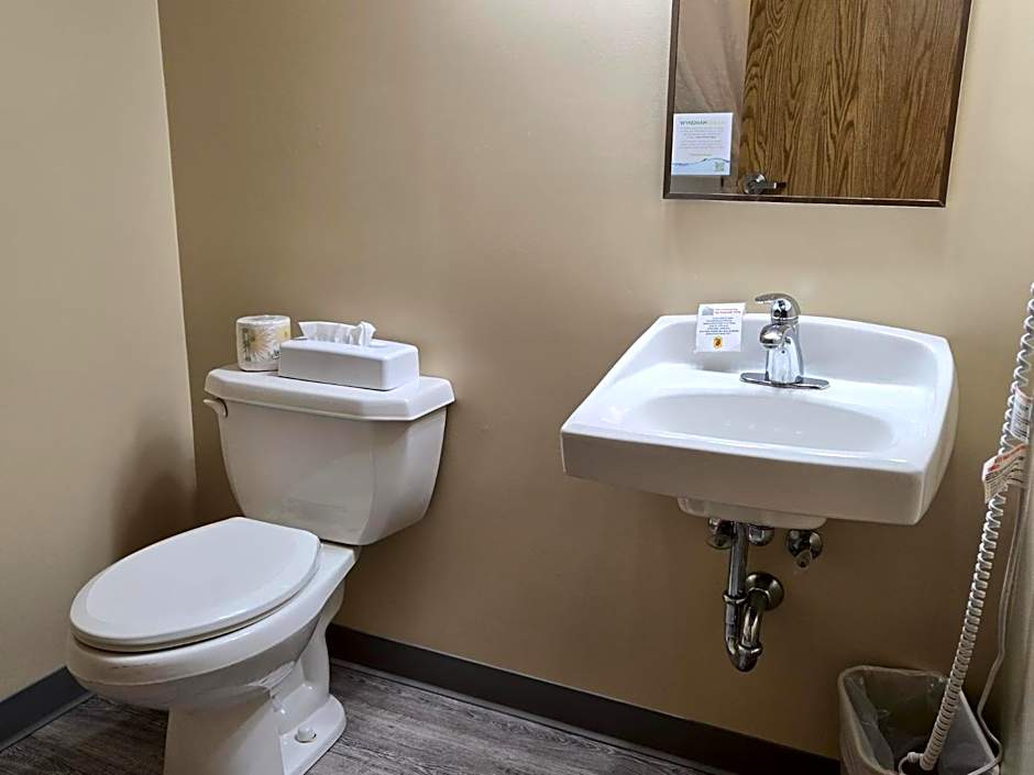 Super 8 by Wyndham Swan River MB