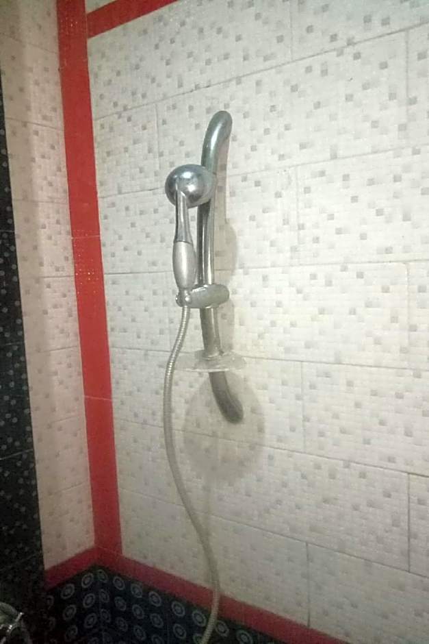 OYO Life 90646 Villa Karsinem Pasuruan