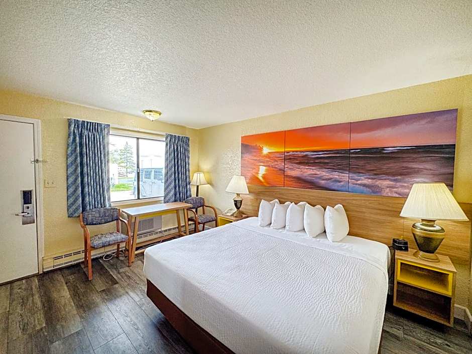 Days Inn by Wyndham Mackinaw City - Lakeview