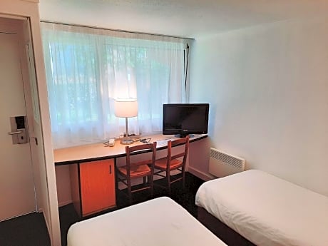 2 Single Beds