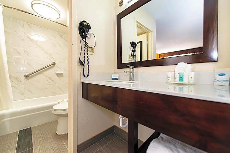 New Hope Inn & Suites